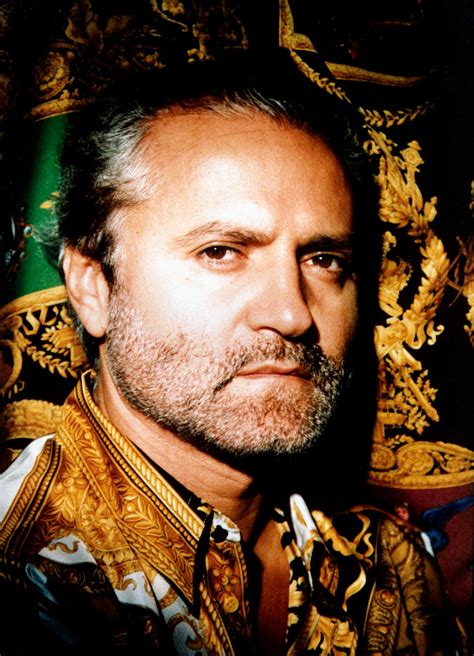 anni novanta di gianni versace|Gianni Versace, dieci codici distintivi del suo stile .